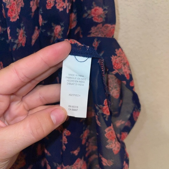 LUCKY Brand Top Sleeveless Smocked Liberty Floral Print Two Back Buttons - Picture 7 of 10